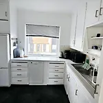 Koselig Leilighet Med Balkong Og Parkering.