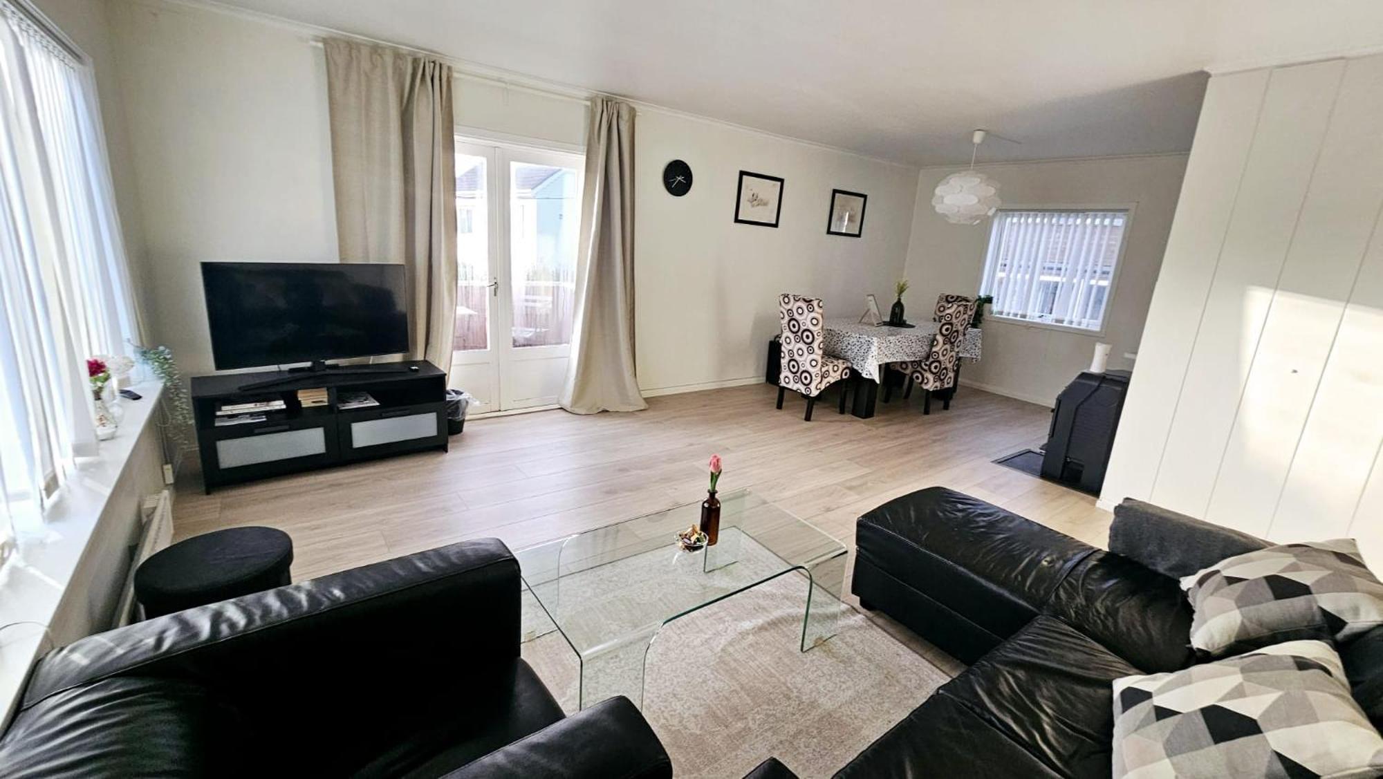 Apartment Koselig Med Balkong Og Parkering. *