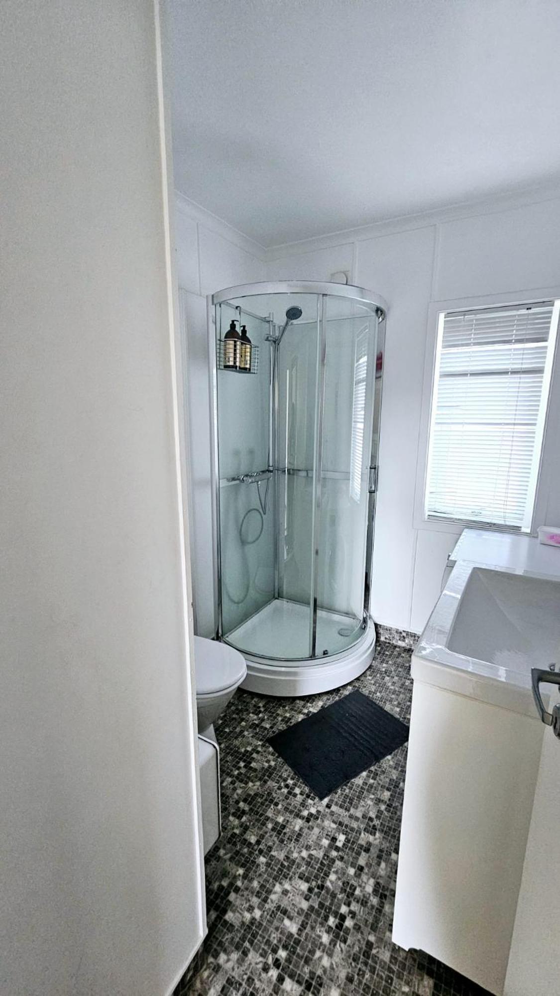 Apartment Koselig Med Balkong Og Parkering.